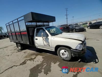 Zdjęcie 14 z 15 samochodu: 1990 TOYOTA PICKUP CAB CHASSIS SUPER LONG WHEELBAS VIN:JT5VN94T8L0017662 - miniatura