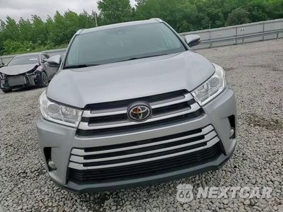 Zdjęcie 14 z 16 samochodu: 2019 TOYOTA HIGHLANDER SE VIN:5TDJZRFH7KS937584 - miniatura