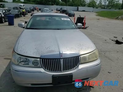 Zdjęcie 13 z 14 samochodu: 1998 LINCOLN TOWN CAR SIGNATURE VIN:1LNFM82W9WY720224 - miniatura