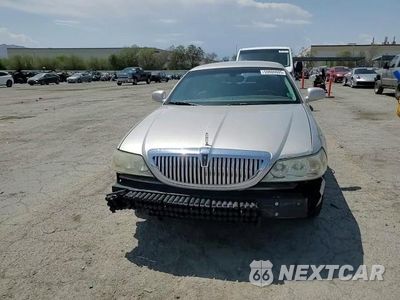 Zdjęcie 14 z 15 samochodu: 2004 LINCOLN TOWN CAR ULTIMATE VIN:1LNHM83WX4Y627328 - miniatura