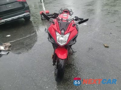 Zdjęcie 10 z 10 samochodu: 2015 YAMAHA FZ6 R VIN:JYARJ18E4FA013813 - miniatura