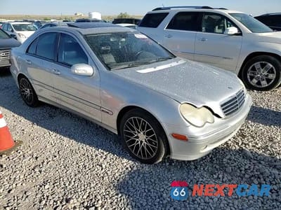 Zdjęcie 13 z 14 samochodu: 2004 MERCEDES-BENZ C 230K SPORT SEDAN VIN:WDBRF40J84A611754 - miniatura