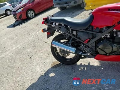 Zdjęcie 10 z 10 samochodu: 2008 KAWASAKI EX500 D VIN:JKAEXVD188A108254 - miniatura