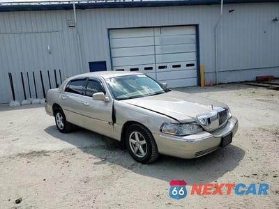 Zdjęcie 13 z 14 samochodu: 2008 LINCOLN TOWN CAR SIGNATURE LIMITED VIN:2LNHM82W48X649915 - miniatura