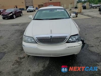 Zdjęcie 14 z 15 samochodu: 2007 LINCOLN TOWN CAR SIGNATURE VIN:1LNHM81W97Y600466 - miniatura