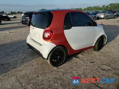 Zdjęcie 13 z 14 samochodu: 2016 SMART FORTWO VIN:WMEFJ5DA8GK068747 - miniatura