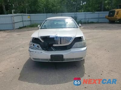 Zdjęcie 13 z 14 samochodu: 2006 LINCOLN TOWN CAR SIGNATURE VIN:1LNHM81V46Y650469 - miniatura