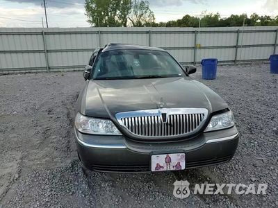Zdjęcie 10 z 14 samochodu: 2003 LINCOLN TOWN CAR SIGNATURE VIN:1LNHM82W73Y680066 - miniatura