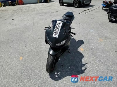 Zdjęcie 10 z 10 samochodu: 2016 HONDA CBR1000 RR VIN:JH2SC5914GK800105 - miniatura