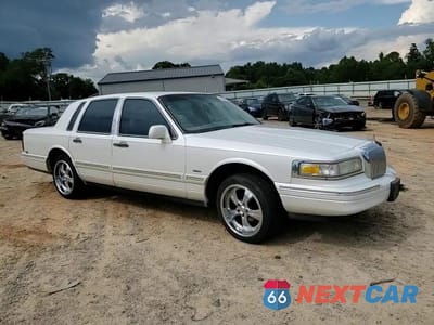 Zdjęcie 13 z 14 samochodu: 1996 LINCOLN TOWN CAR SIGNATURE VIN:1LNLM82W8TY720942 - miniatura