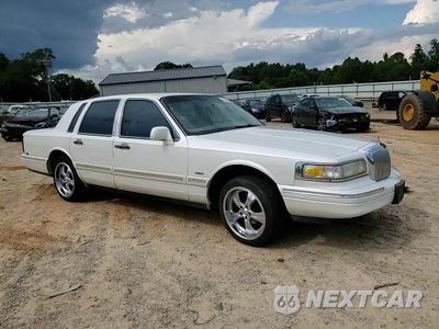 Zdjęcie 13 z 14 samochodu: 1996 LINCOLN TOWN CAR SIGNATURE VIN:1LNLM82W8TY720942 - miniatura