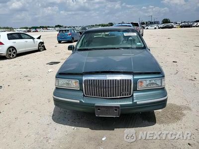 Zdjęcie 13 z 14 samochodu: 1996 LINCOLN TOWN CAR EXECUTIVE VIN:1LNLM81WXTY672992 - miniatura