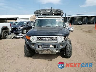 Zdjęcie 15 z 16 samochodu: 2014 TOYOTA FJ CRUISER VIN:JTEBU4BF7EK201682 - miniatura