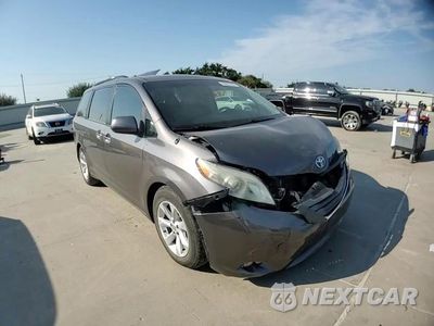 Zdjęcie 14 z 15 samochodu: 2013 TOYOTA SIENNA XLE VIN:5TDYK3DC1DS335158 - miniatura