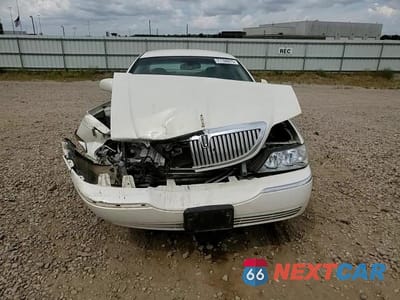 Zdjęcie 14 z 15 samochodu: 2007 LINCOLN TOWN CAR SIGNATURE VIN:1LNHM81W27Y623751 - miniatura