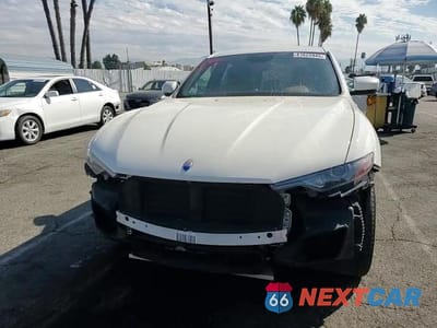 Zdjęcie 15 z 17 samochodu: 2018 MASERATI LEVANTE VIN:ZN661XUA7JX283426 - miniatura