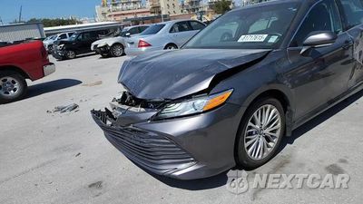 Zdjęcie 14 z 15 samochodu: 2018 TOYOTA CAMRY L VIN:4T1B11HK4JU126059 - miniatura