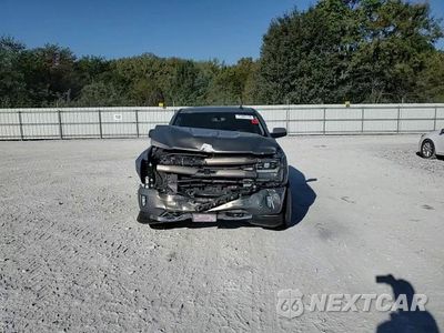 Zdjęcie 10 z 13 samochodu: 2017 CHEVROLET SILVERADO K1500 LT VIN:3GCUKREC6HG241779 - miniatura