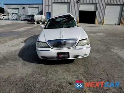 Zdjęcie 11 z 14 samochodu: 2009 LINCOLN TOWN CAR SIGNATURE LIMITED VIN:2LNHM82V39X636470 - miniatura