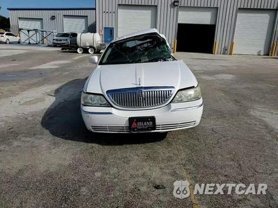Zdjęcie 11 z 14 samochodu: 2009 LINCOLN TOWN CAR SIGNATURE LIMITED VIN:2LNHM82V39X636470 - miniatura