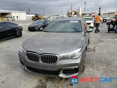 Zdjęcie 13 z 14 samochodu: 2017 BMW 740 I VIN:WBA7E2C59HG740424 - miniatura