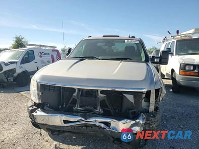 Zdjęcie 13 z 14 samochodu: 2008 CHEVROLET SILVERADO K3500 VIN:1GCJK39K98E150840 - miniatura