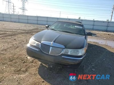 Zdjęcie 14 z 15 samochodu: 1999 LINCOLN TOWN CAR SIGNATURE VIN:1LNHM82W8XY714666 - miniatura