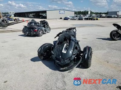 Zdjęcie 10 z 10 samochodu: 2016 CAN-AM SPYDER ROADSTER RS-S VIN:2BXNABC2XGV000090 - miniatura