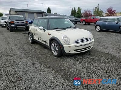 Zdjęcie 13 z 14 samochodu: 2005 MINI COOPER VIN:WMWRC33435TC59098 - miniatura