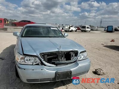 Zdjęcie 13 z 14 samochodu: 2010 LINCOLN TOWN CAR SIGNATURE LIMITED VIN:2LNBL8CV7AX614564 - miniatura