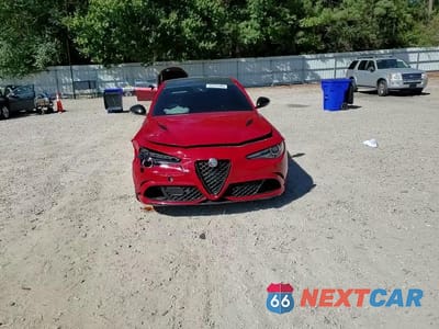 Zdjęcie 13 z 14 samochodu: 2022 ALFA ROMEO GIULIA QUADRIFOGLIO VIN:ZARFAMEV2N7662914 - miniatura
