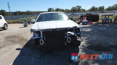Zdjęcie 13 z 14 samochodu: 2023 CHRYSLER 300C VIN:2C3CCAPJXPH500508 - miniatura