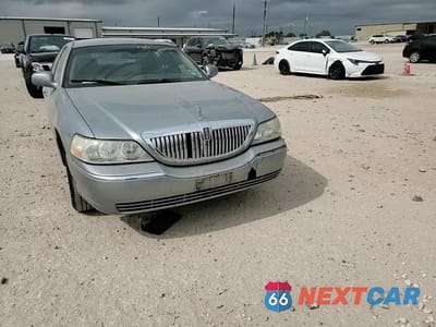 Zdjęcie 11 z 14 samochodu: 2006 LINCOLN TOWN CAR SIGNATURE VIN:1LNHM81V96Y626104 - miniatura