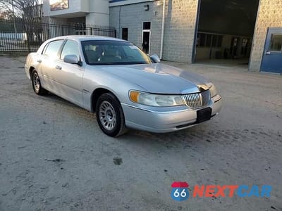 Zdjęcie 13 z 14 samochodu: 2000 LINCOLN TOWN CAR CARTIER VIN:1LNHM83W1YY869365 - miniatura