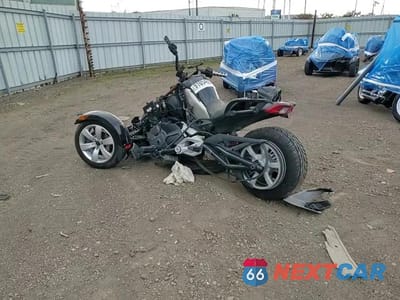 Zdjęcie 9 z 9 samochodu: 2016 CAN-AM SPYDER ROADSTER F3 VIN:2BXRDDD23GVC01181 - miniatura