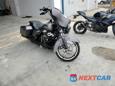 Zdjęcie 10 z 10 samochodu: 2017 HARLEY-DAVIDSON FLHXS STREET GLIDE SPECIAL VIN:1HD1KRC11HB648582 - miniatura