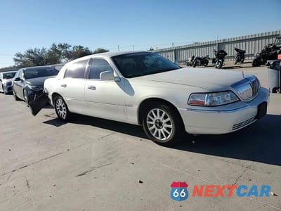 Zdjęcie 13 z 14 samochodu: 2007 LINCOLN TOWN CAR SIGNATURE VIN:1LNHM81V87Y605102 - miniatura