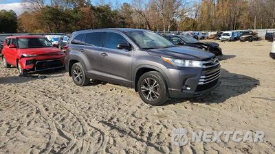 Zdjęcie 14 z 16 samochodu: 2017 TOYOTA HIGHLANDER LE VIN:5TDBZRFH4HS468564 - miniatura