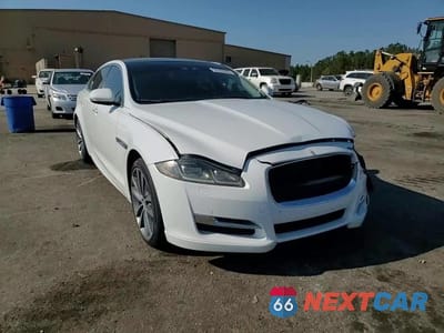 Zdjęcie 13 z 15 samochodu: 2019 JAGUAR XJ R - SPORT VIN:SAJWA1C72K8W21171 - miniatura