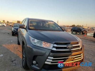 Zdjęcie 14 z 15 samochodu: 2018 TOYOTA HIGHLANDER SE VIN:5TDJZRFH5JS497928 - miniatura