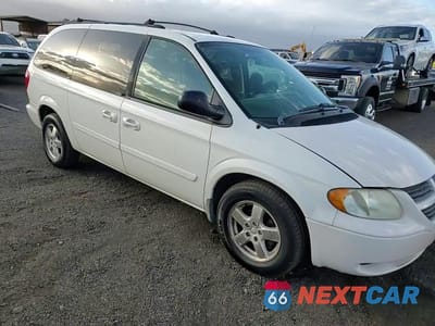 Zdjęcie 12 z 15 samochodu: 2005 DODGE GRAND CARAVAN SXT VIN:2D4GP44L55R404403 - miniatura