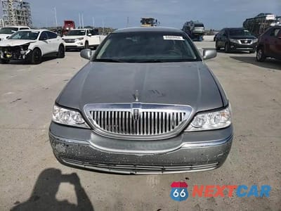 Zdjęcie 11 z 15 samochodu: 2006 LINCOLN TOWN CAR SIGNATURE VIN:1LNHM81V16Y614156 - miniatura
