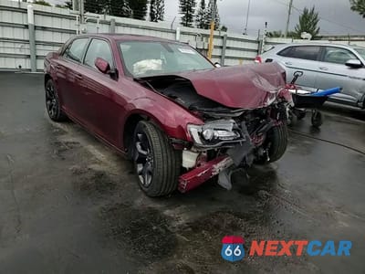 Zdjęcie 13 z 14 samochodu: 2019 CHRYSLER 300 S VIN:2C3CCABG5KH654015 - miniatura