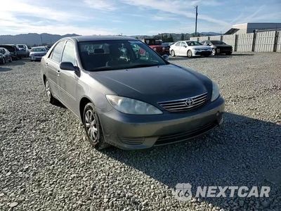 Zdjęcie 13 z 14 samochodu: 2005 TOYOTA CAMRY LE VIN:4T1BE30K45U587182 - miniatura