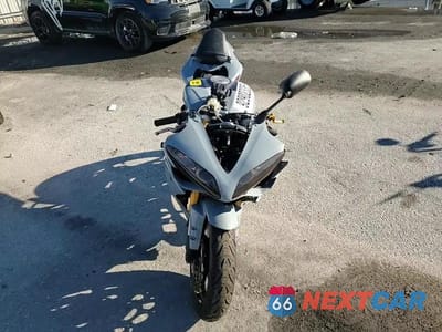 Zdjęcie 9 z 9 samochodu: 2008 YAMAHA YZFR1 VIN:JYARN20E48A012329 - miniatura