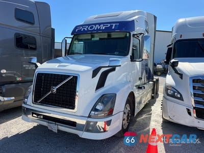2016 Volvo Vnl 670 2016 Volvo VNL670 6x4 T/A Sleeper Truck Tractor (Inoperable) 4V4NC9THXGN938608 - główne zdjęcie licytacji z USA - miniatura