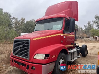 2014 Volvo Vnm 2014 Volvo VNM 4x2 S/A Day Cab Truck Tractor (Inoperable) 4V4M19EH2EN154161 - główne zdjęcie licytacji z USA - miniatura