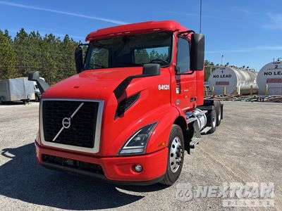 2021 Volvo 2021 Volvo VNR 6x2 T/A Day Cab Truck Tractor 4V4WB9DHXMN284131 - główne zdjęcie licytacji z USA - miniatura