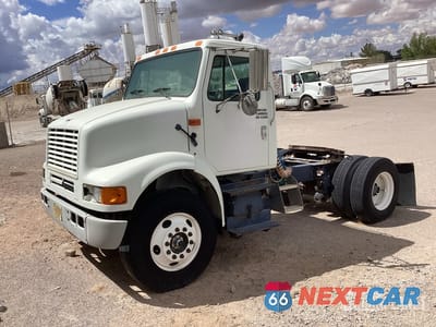 2001 International 8100 2001 International 8100 4x2 S/A Day Cab Truck Tractor 1HSHBADN11H403827 - główne zdjęcie licytacji z USA - miniatura