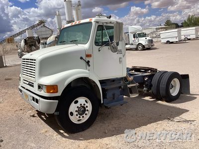 2001 International 8100 2001 International 8100 4x2 S/A Day Cab Truck Tractor 1HSHBADN11H403827 - główne zdjęcie licytacji z USA - miniatura